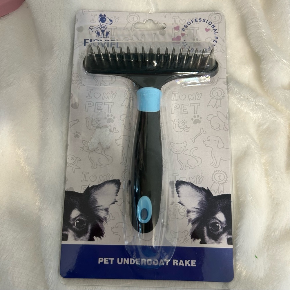 Black and Blue Pet Undercoat Rake new‎ blue.